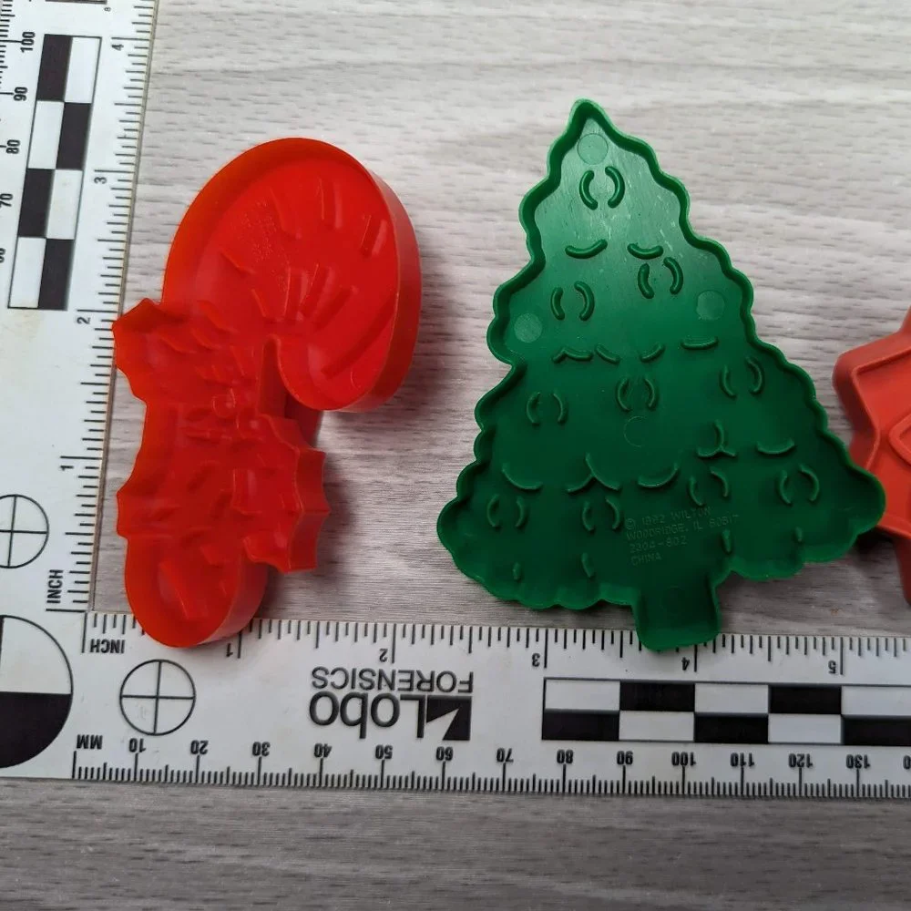 Vintage 1992 Wilton Red & Green Plastic Christmas Cookie Cutters- 20 Pieces